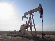 File source: https://commons.wikimedia.org/wiki/File:Oil_well.jpg