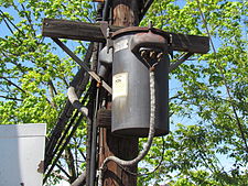 File source: http://commons.wikimedia.org/wiki/File:CP-SLOPE-wb-gantry-power-supply-transformer-wiki.JPG